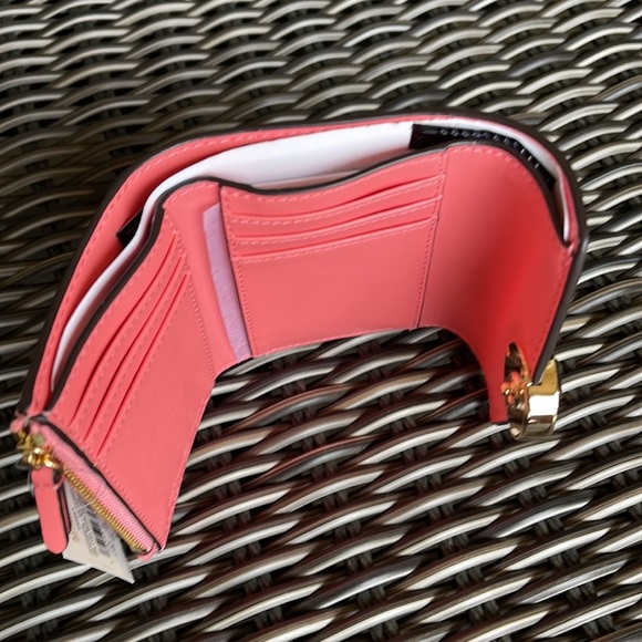 MICHAEL KORS CARMEN MEDIUM LOGO AND FAUX LEATHER WALLET GRAPEFRUIT - Picture 10 of 16